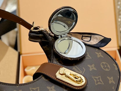 Louis new arrival Bagatelle bag size:  22 cm