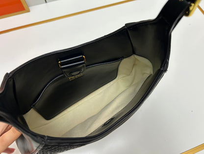 Pra new arrival women bag size : 28-22-5cm