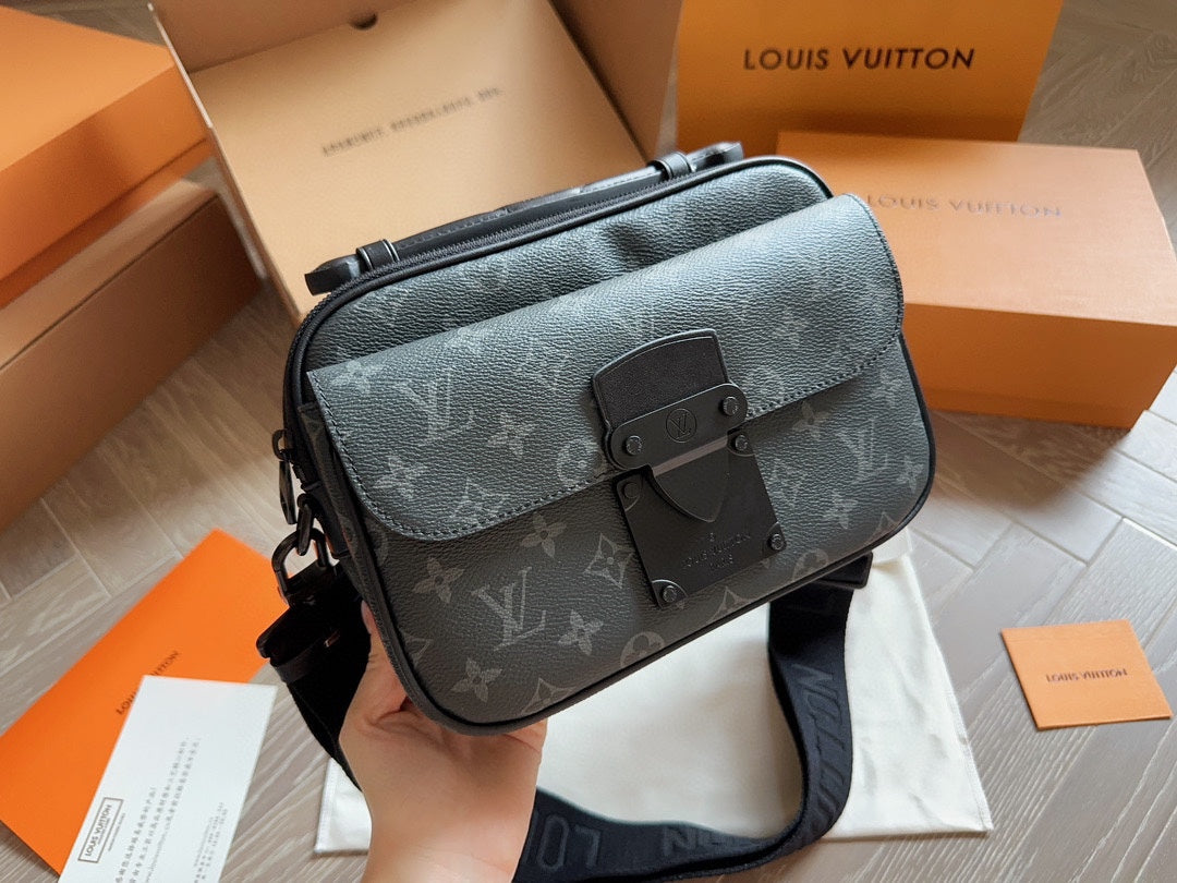 L  slocksling men bag size 25*17 cm