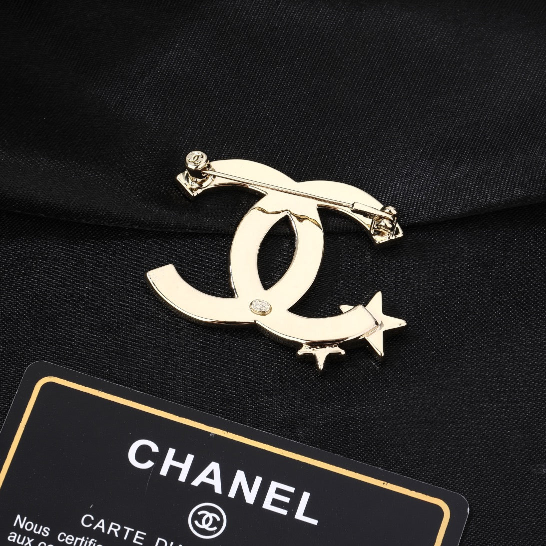 Cc brooch 0080