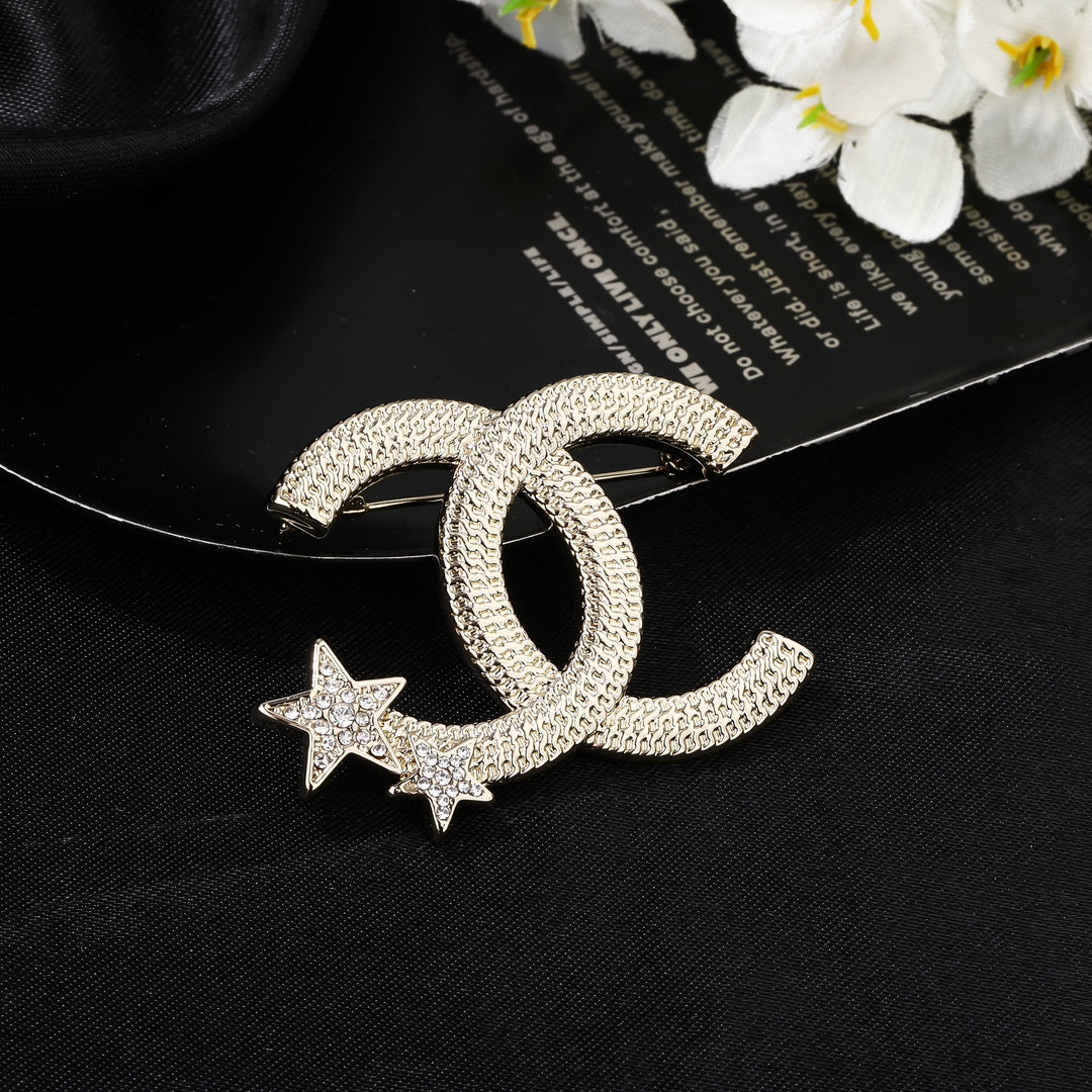 Cc brooch 0080