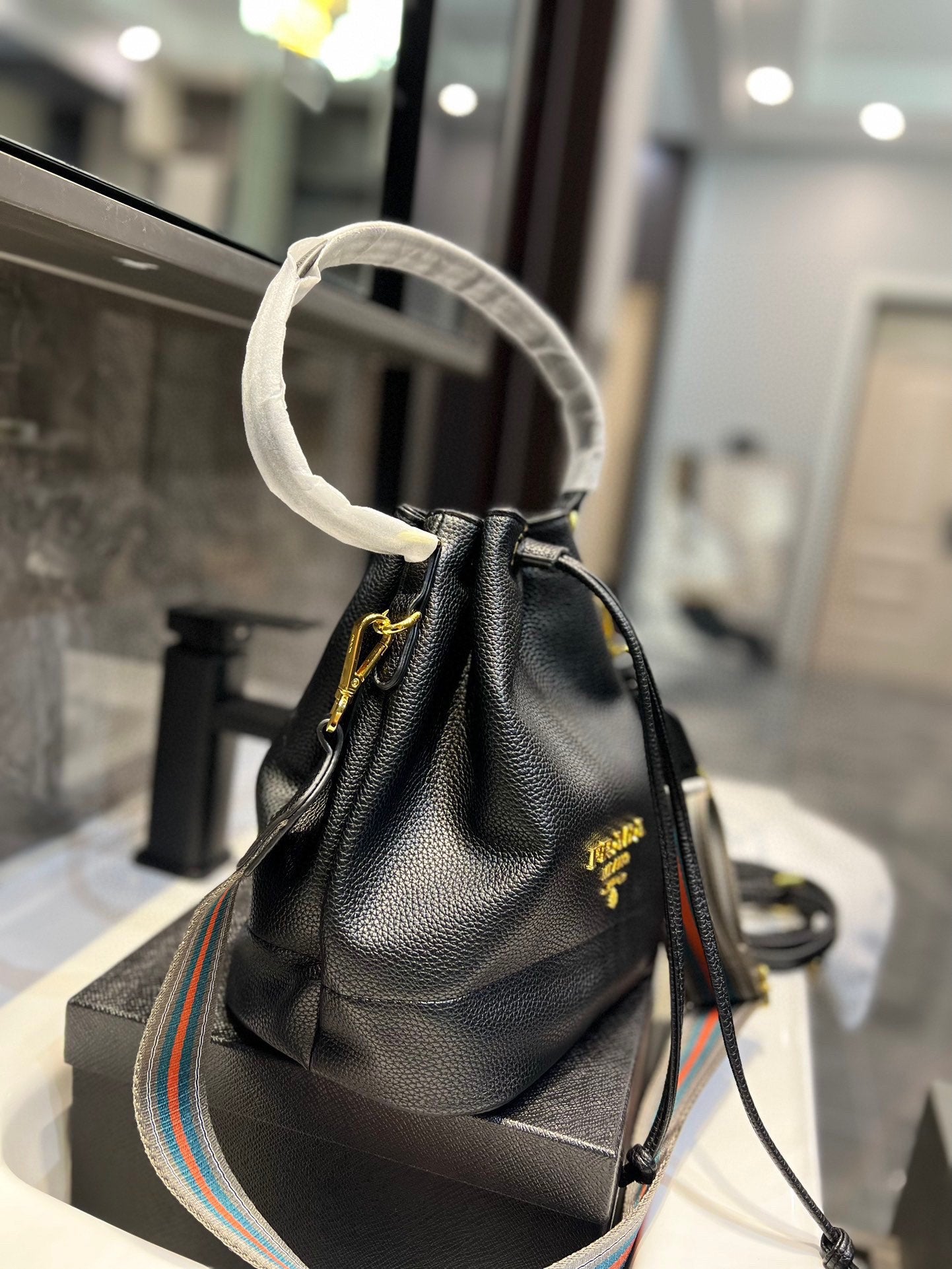 Pra new arrival bucket bag size : 25 * 21 cm