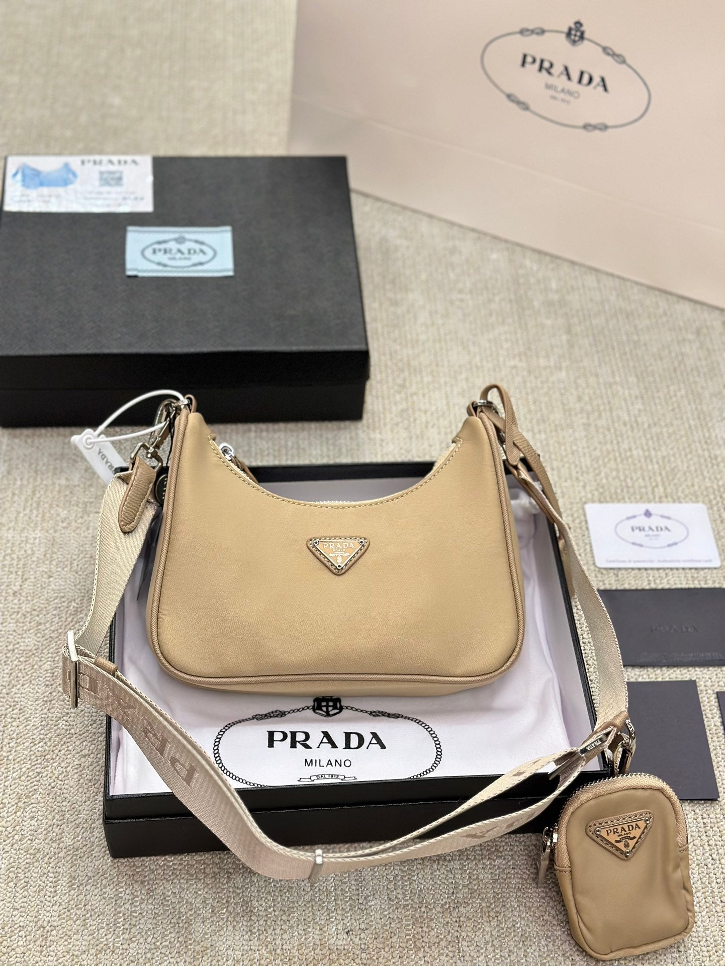 Pra hobo  new arrival bag size : 22 * 16cm