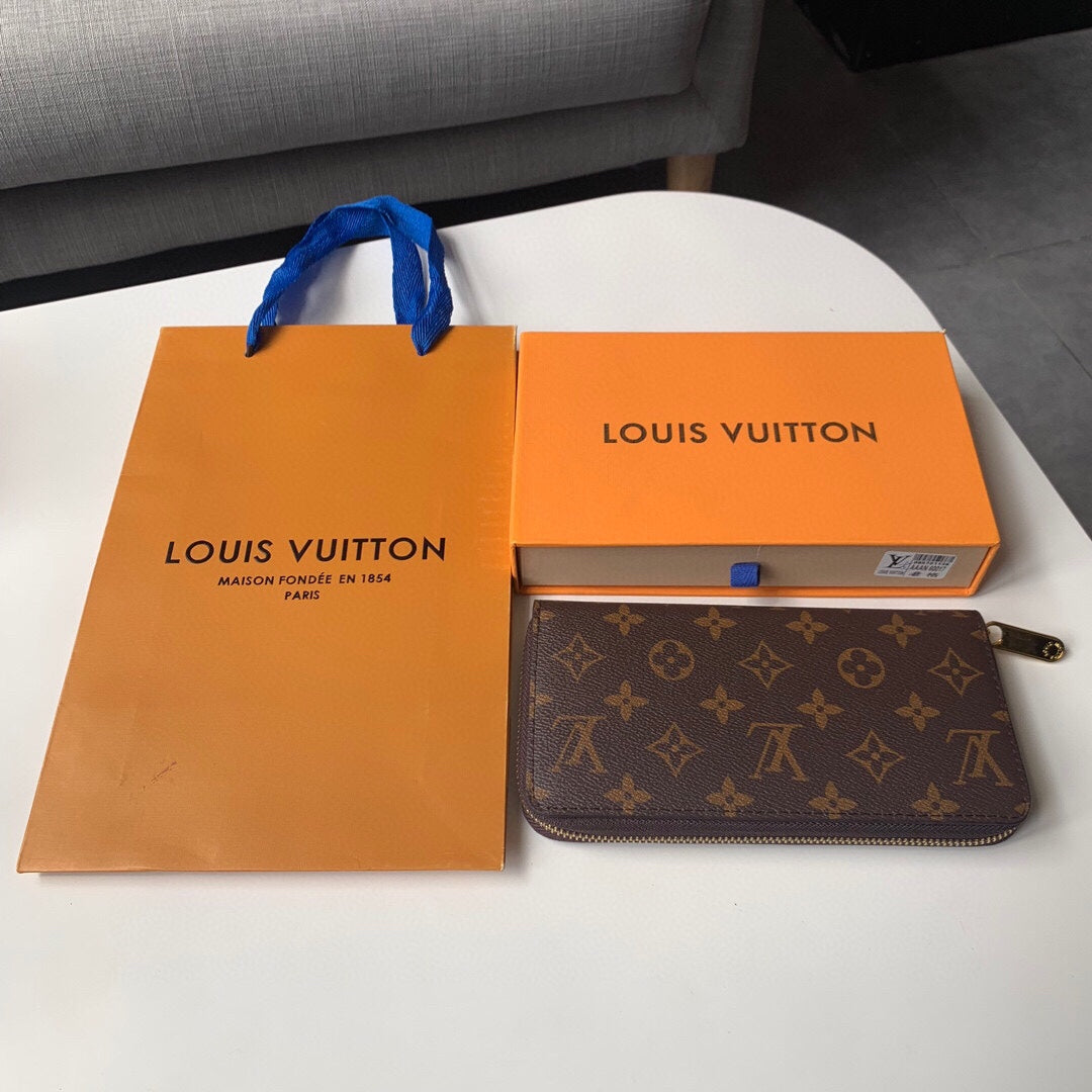 LOUIS new arrival men's wallet size: 19×10×1.5cm
