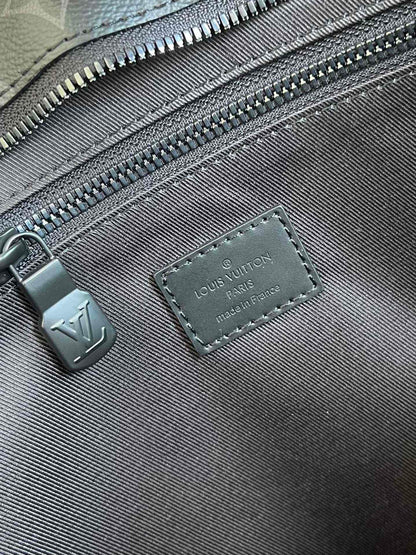 Louis Sac Plat Horizontal Zippé size: 39x30x7CM