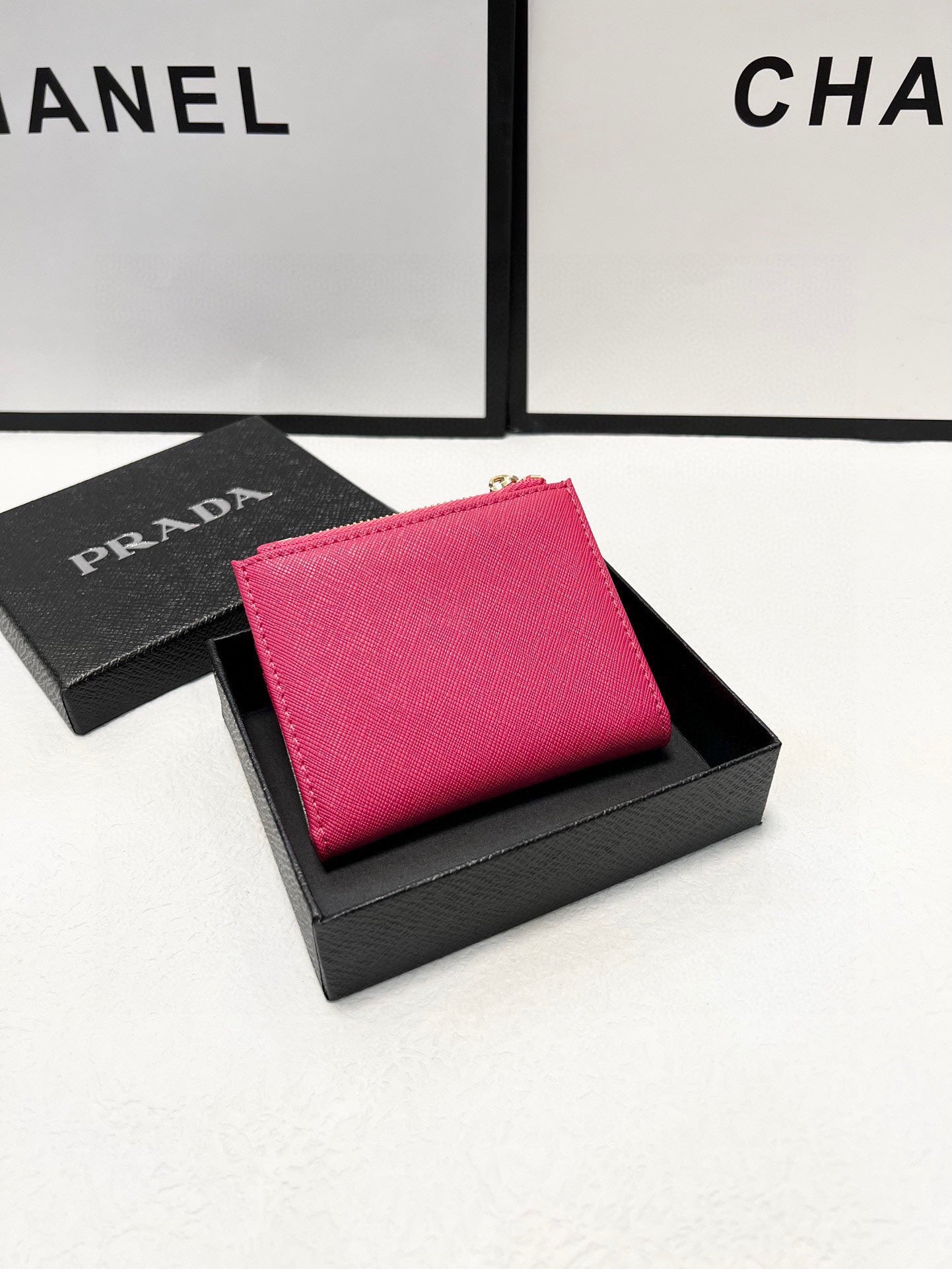 Pra wallet men and women size : 10x9 cm