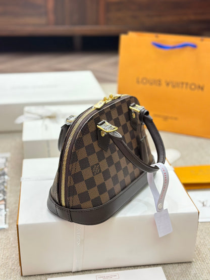 l alma bb new arrival bag size: 24×18cm