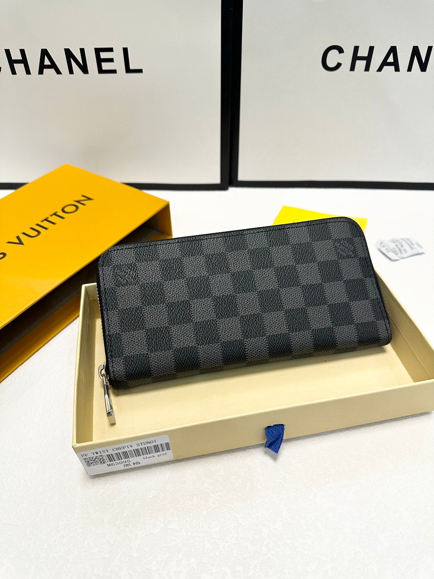 Louis new arrival wallet size : 20x10 cm