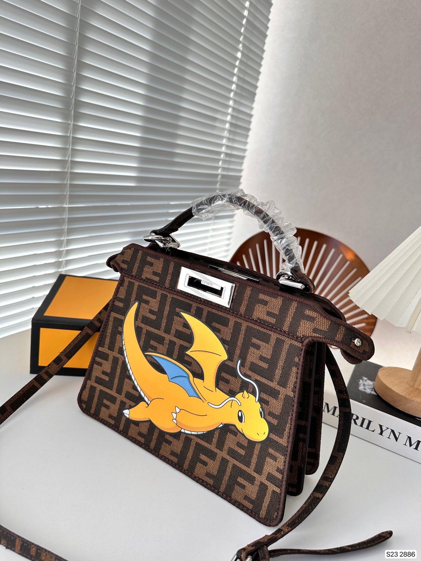 FEN  FRAGMENT 2024 new styles size: 26.5 * 21.5 cm