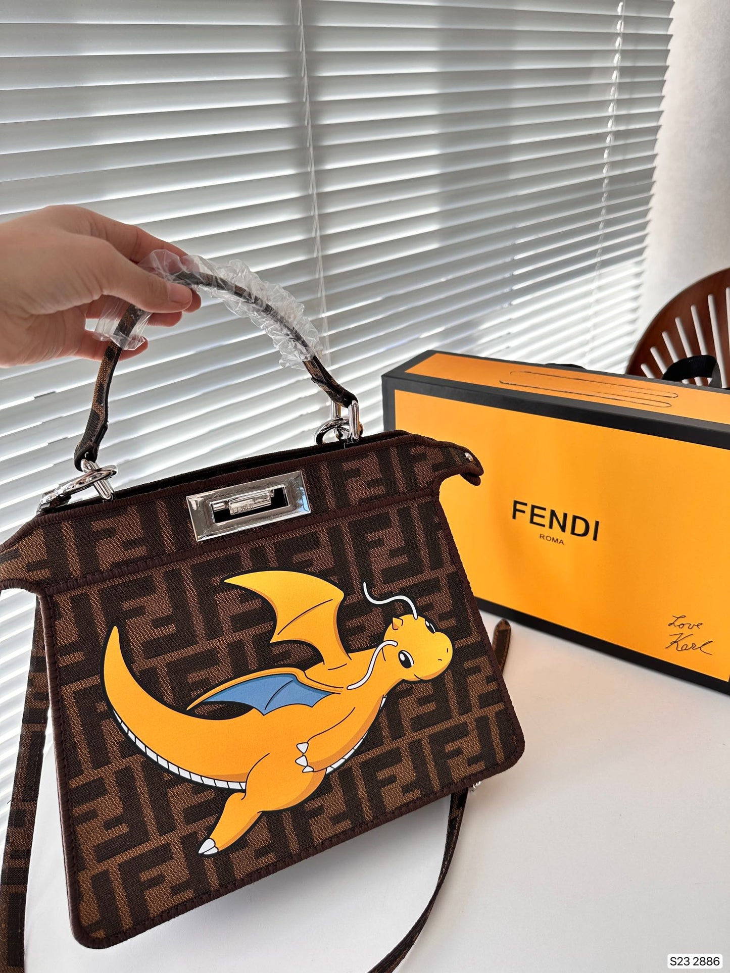 FEN  FRAGMENT 2024 new styles size: 26.5 * 21.5 cm