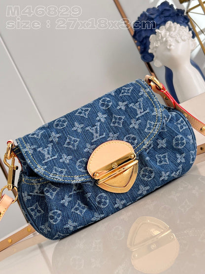 Louis Monogram Denim size : 27 x 18 x 3 cm