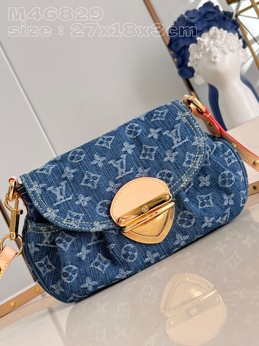 Louis Monogram Denim size : 27 x 18 x 3 cm