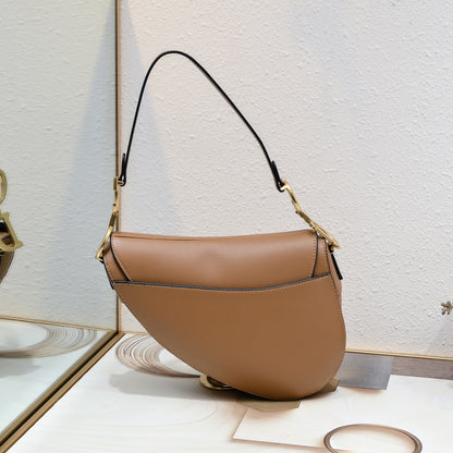 D saddle Be a classic with classics bag size: 25.5 x 20 x 6.5 cm