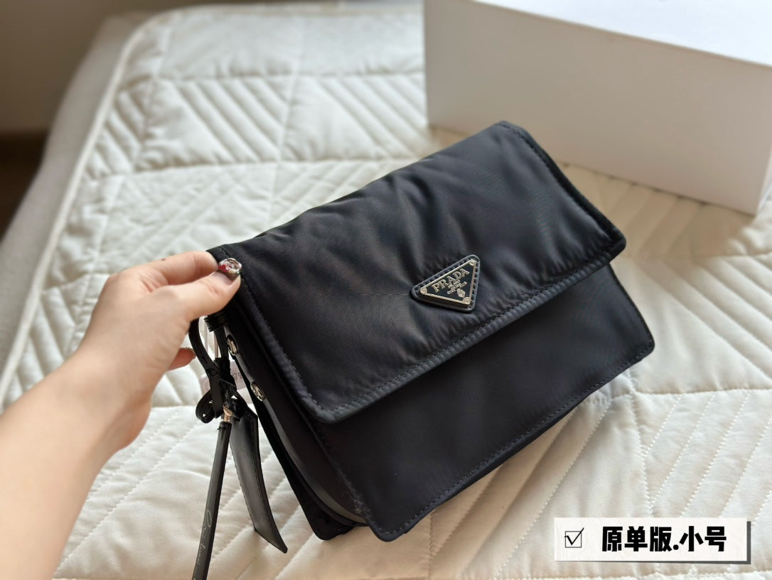 Pra invites x Cini Boeri bag