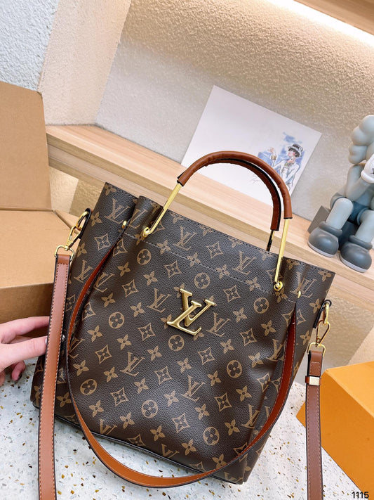 Louis new arrival tote bag size : 26*27 cm