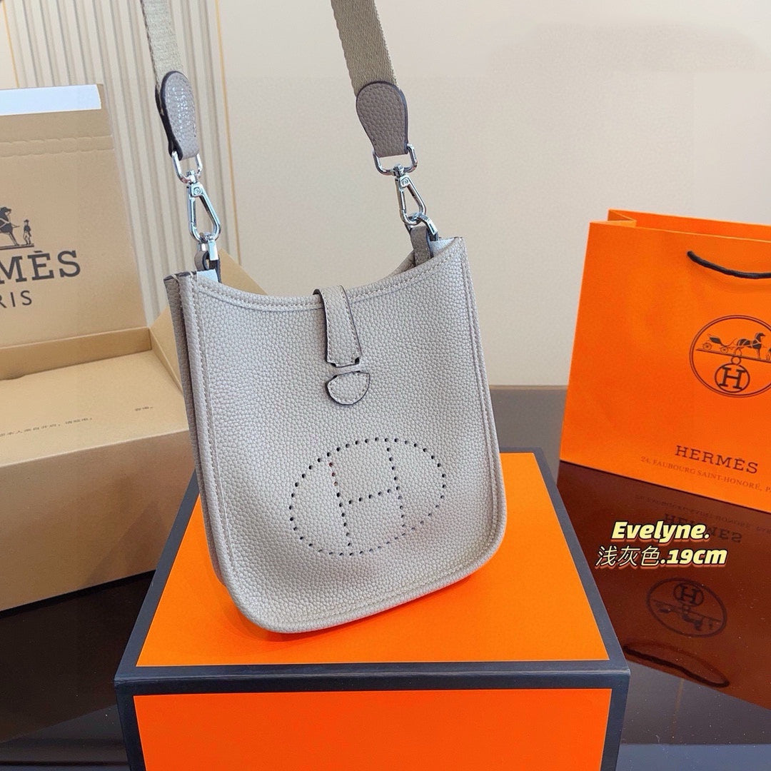 H Evelyne new arrival size : 19*6*21cm