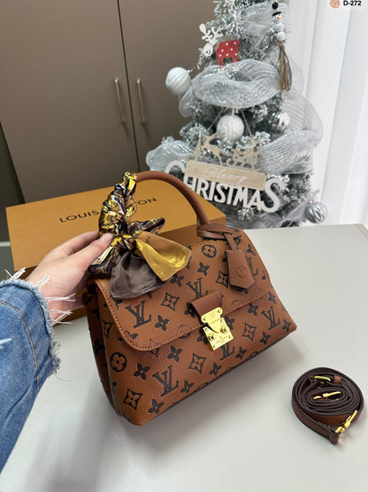 Louis madeleine bb bag size : 24*8*16 cm