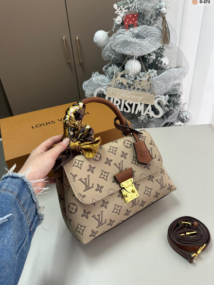 Louis madeleine bb bag size : 24*8*16 cm