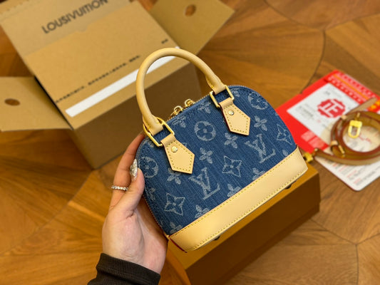 Louis Alma bb denim bag size :  20*14cm