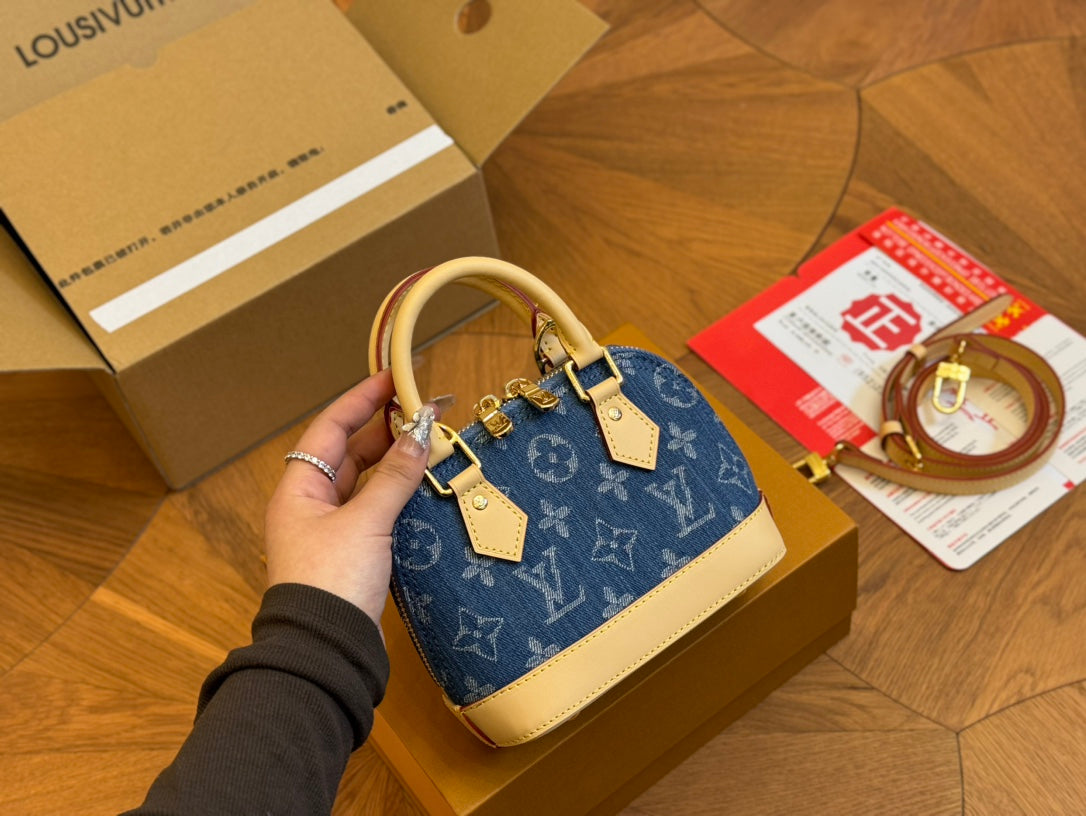 Louis Alma bb denim bag size :  20*14cm