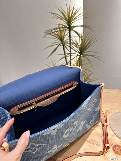 Louis new arrival denim bag size: 38 * 23 cm