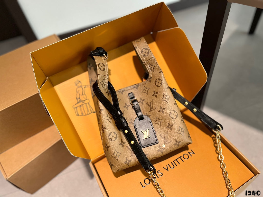 Louis new arrival bag size: 18 * 16cm