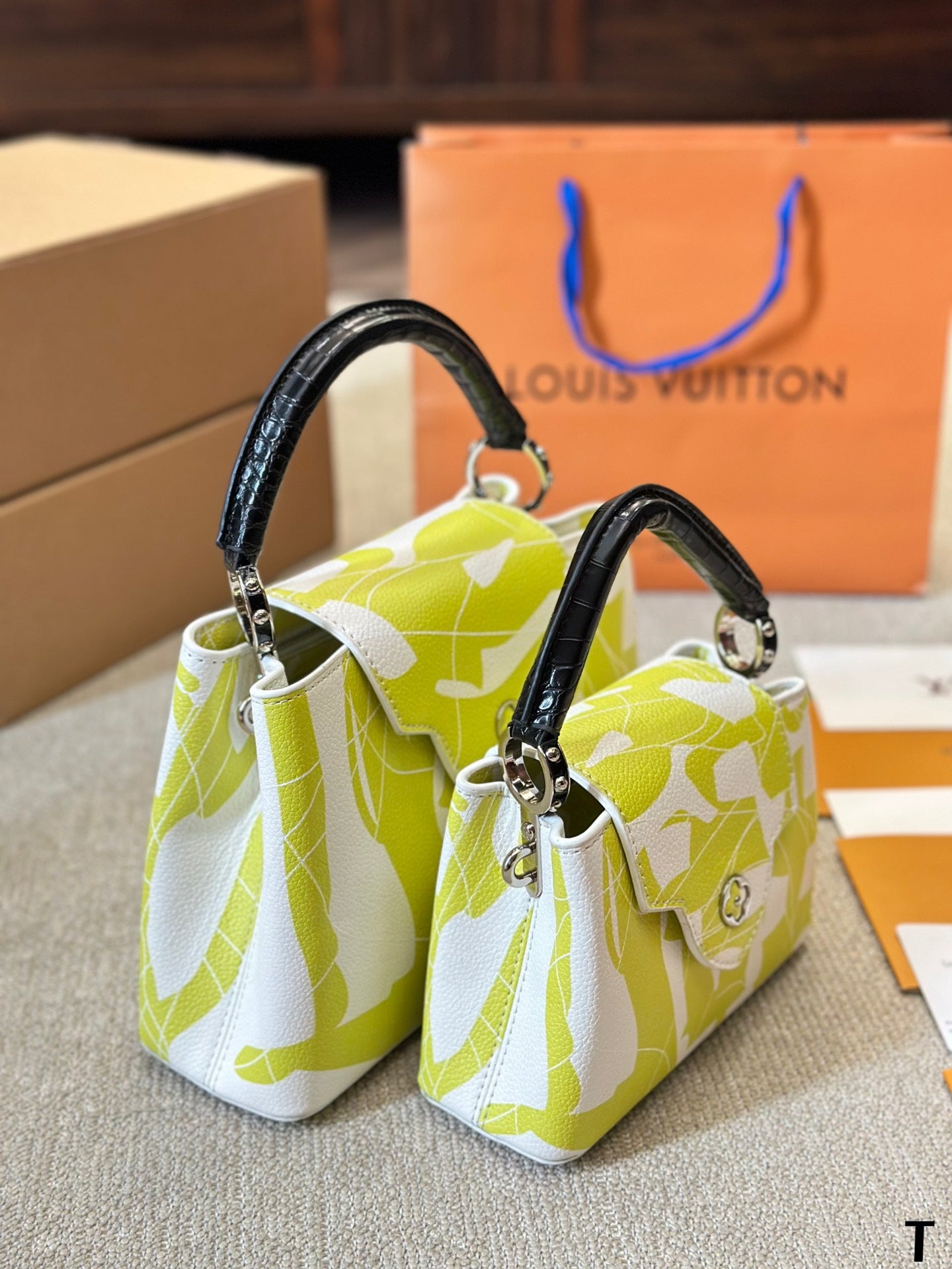 Louis capucines new arrival bag