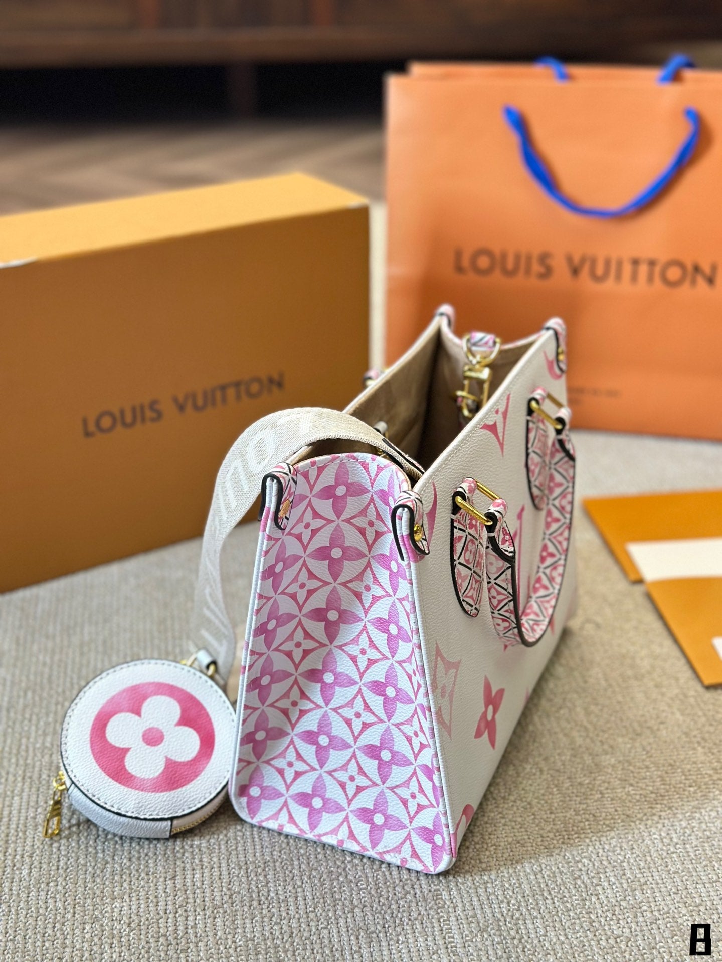 Louis new arrival onthego bag size: 25cm