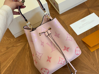 Louis new arrival bucket bag size: 26cm