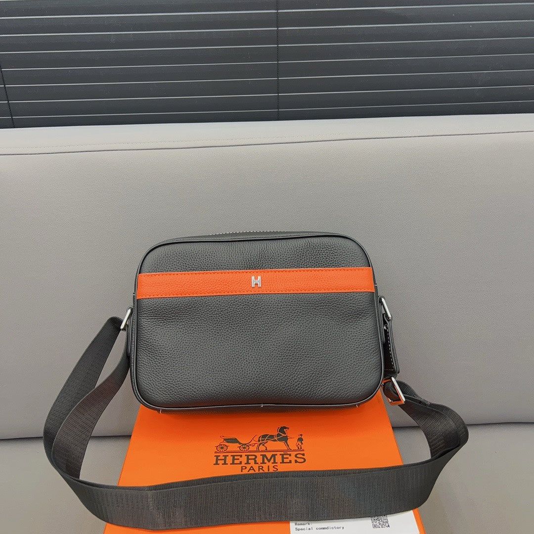 H crossbody bag Men size: 24 x 17 cm