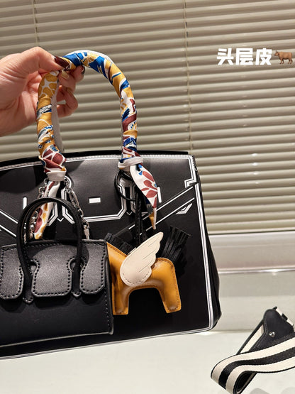 H Birkin 25 Introduces 10 New Handbags for Spring size: 25 cm