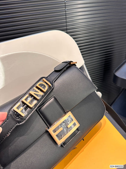 Fendi Baguette new arrival bag size: 28 * 17 cm