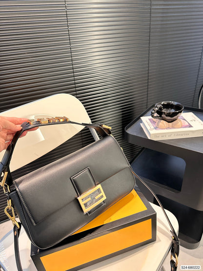 Fendi Baguette new arrival bag size: 28 * 17 cm