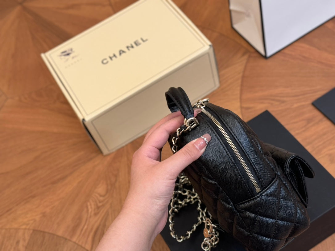 CC 𝘝𝘪𝘯𝘵𝘢𝘨𝘦 backpack size：18*13 cm