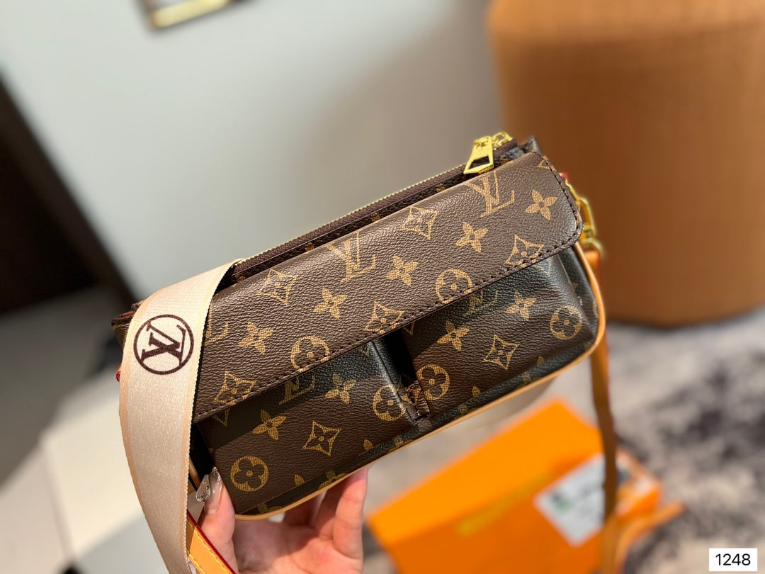 Louis new arrival mini bag size: 24*13 cm