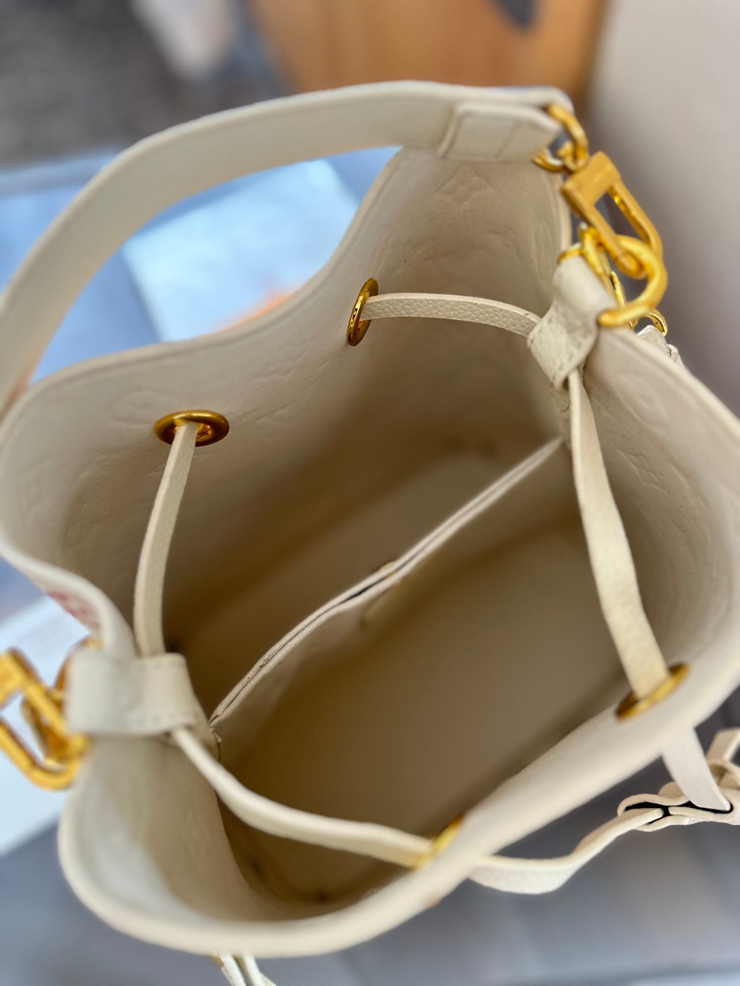 Louis new arrival NEONOE M44022 bag size: 20 cm
