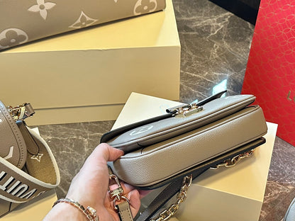 Louis new arrival mini bag size: 21 * 12cm
