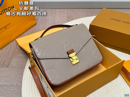Louis 2024 new arrival Pochette bag size: 24 * 18 cm