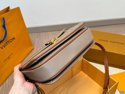 Louis 2024 new arrival Pochette bag size: 24 * 18 cm