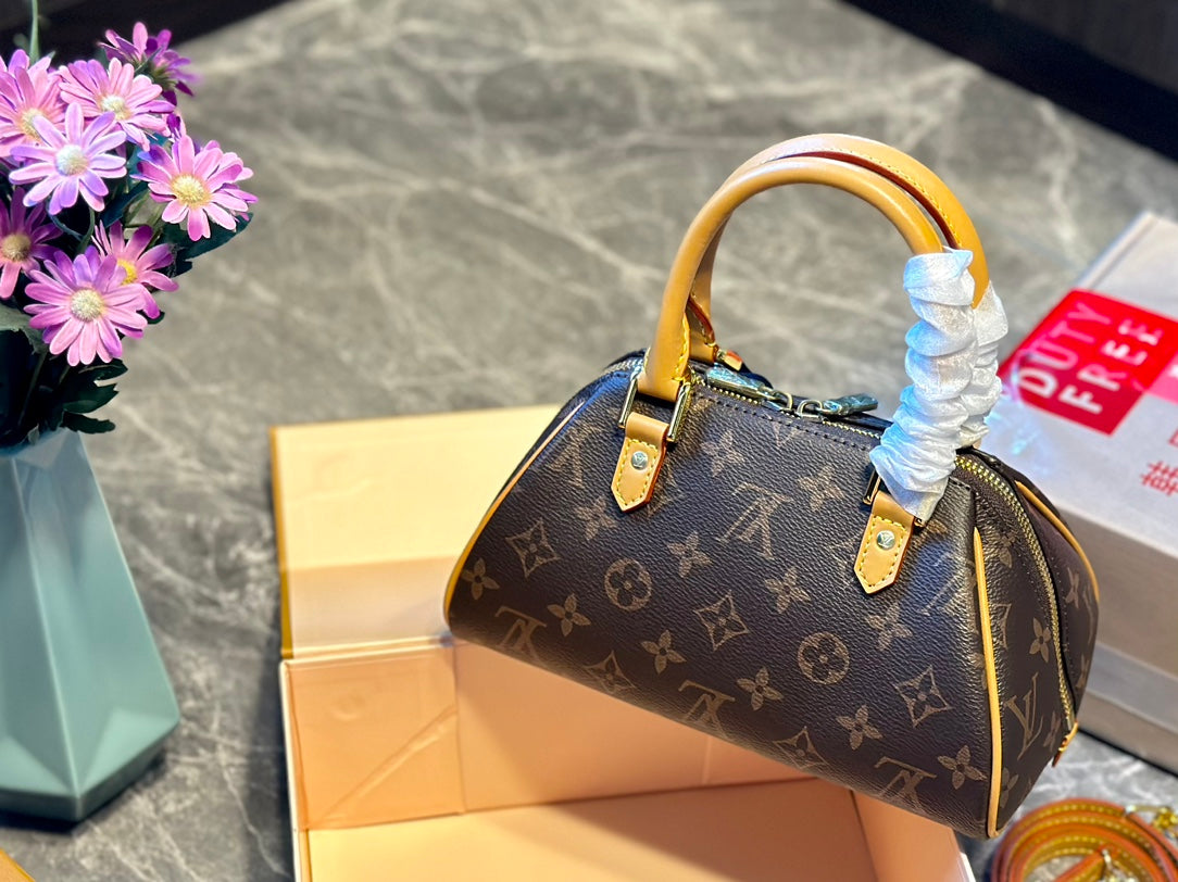 Louis new arrival size：23 * 13 cm