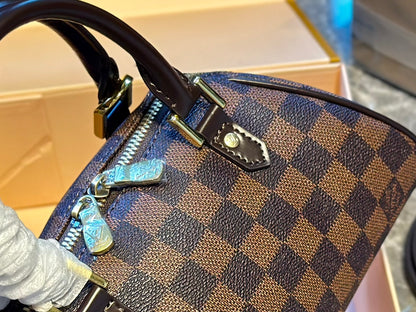 Louis new arrival size：23 * 13 cm