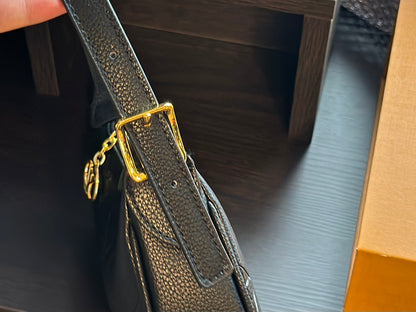 Louis new arrival hobo bag size: 21 * 11cm