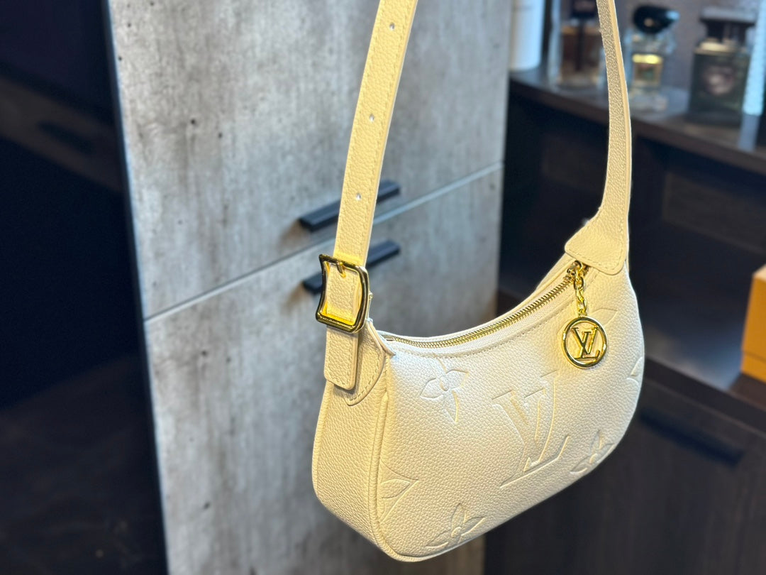Louis new arrival hobo bag size: 21 * 11cm
