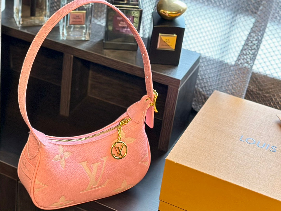 Louis new arrival hobo bag size: 21 * 11cm