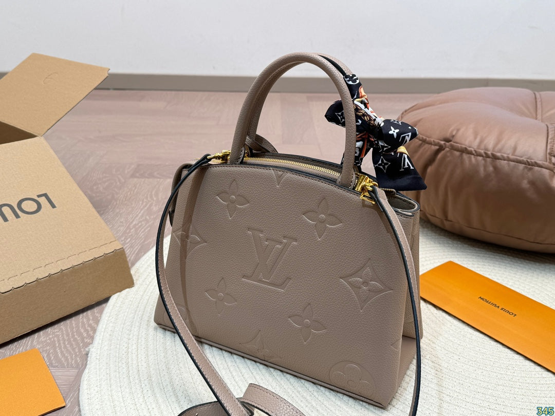 Louis new arrival Montaigne bag size: 28 * 20 cm