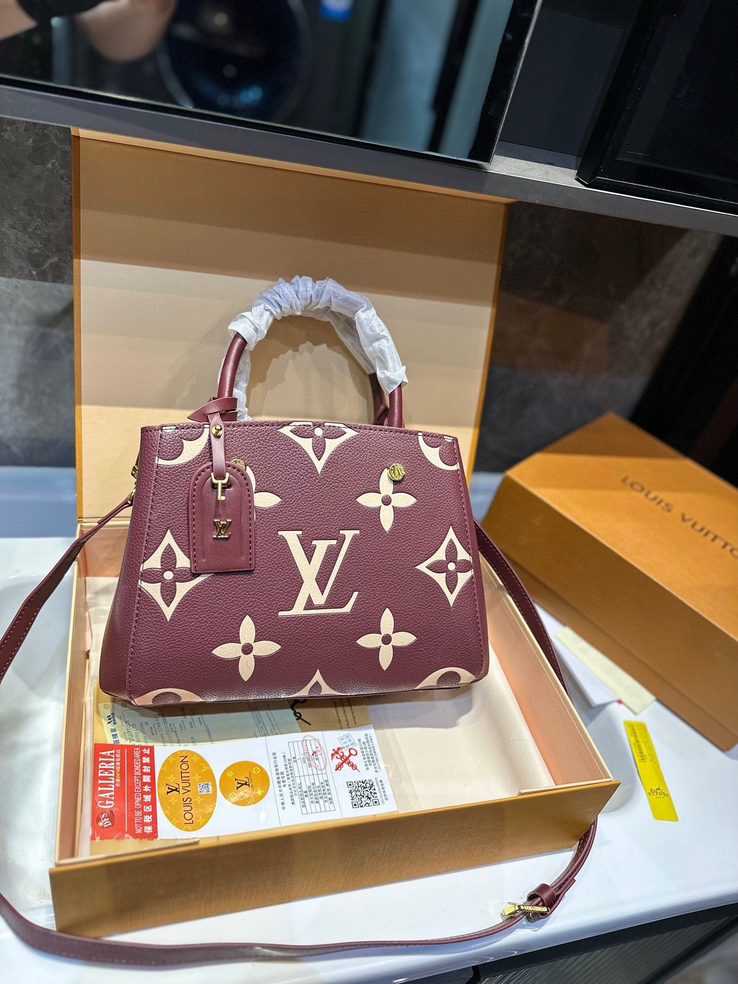 Louis 2024 new arrival Montaigne bag size: 28 * 20 cm