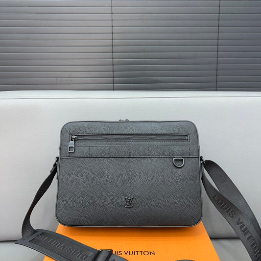 Louis new arrival men and women bag size: 22 x 29cm