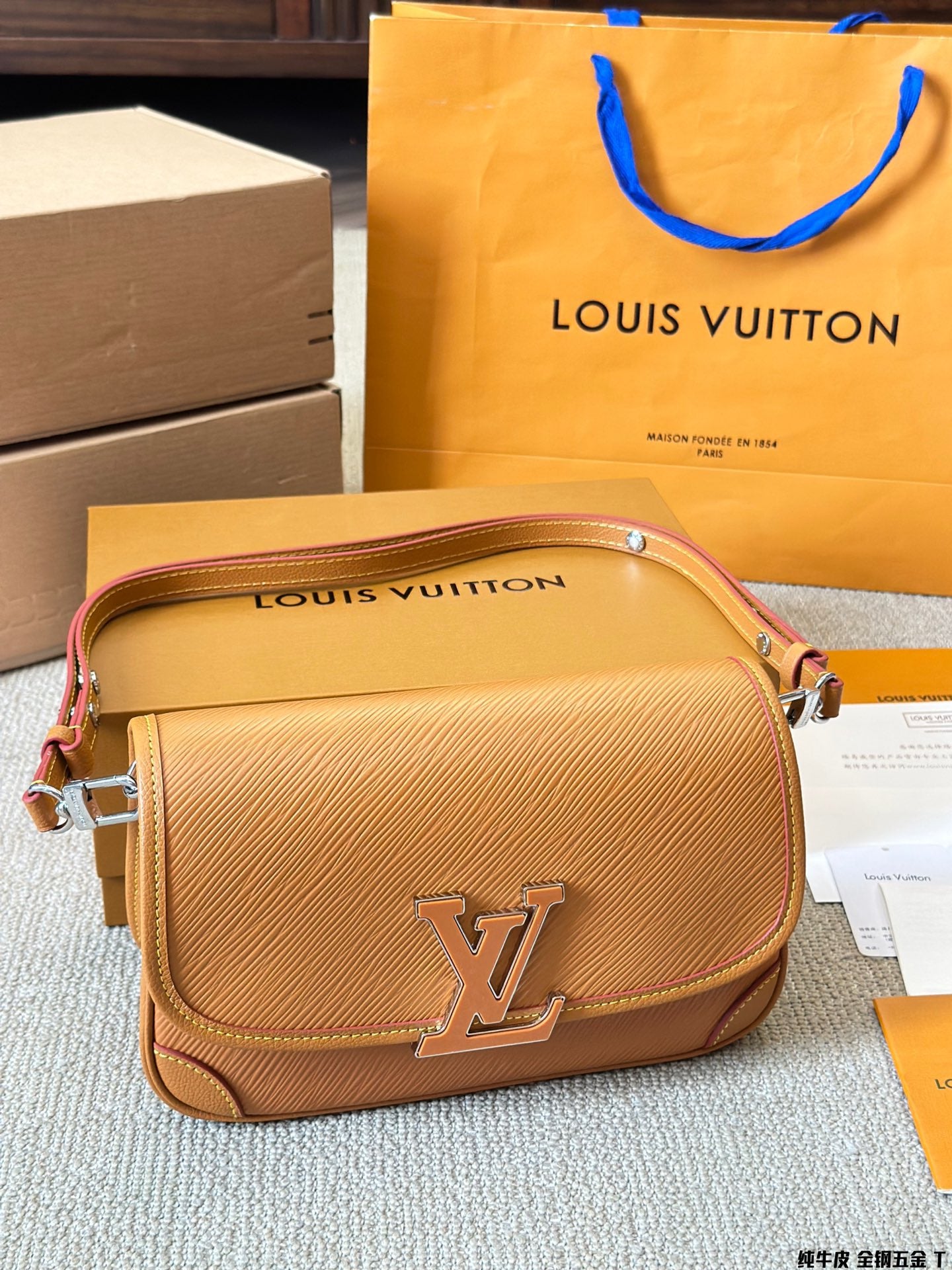 Louis new arrvial Buci bag size:24.5*15.5*9 cm
