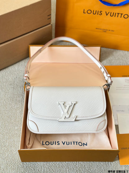 Louis new arrvial Buci bag size:24.5*15.5*9 cm