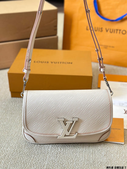 Louis new arrvial Buci bag size:24.5*15.5*9 cm